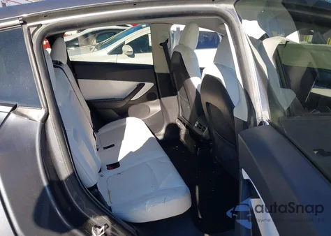 2021 Tesla Model Y Long Range Dual Motor All-Wheel Drive z USA, uszkodzony, nr VIN 5YJYGDEE5MF083071